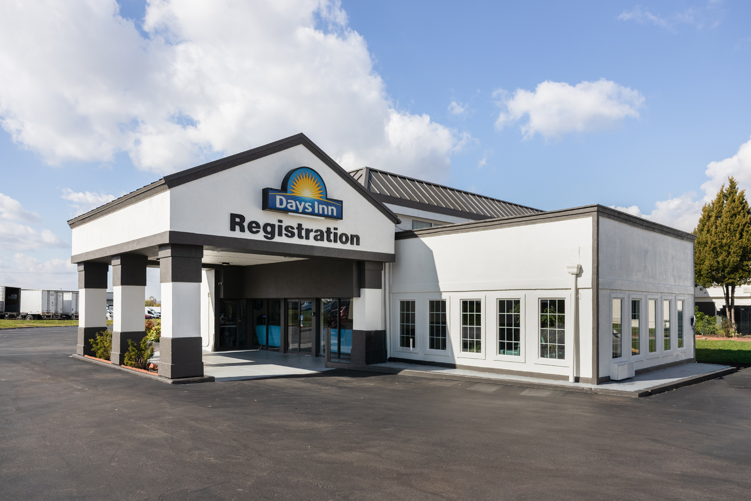 Hotel Exterior Days Inn Sharonville