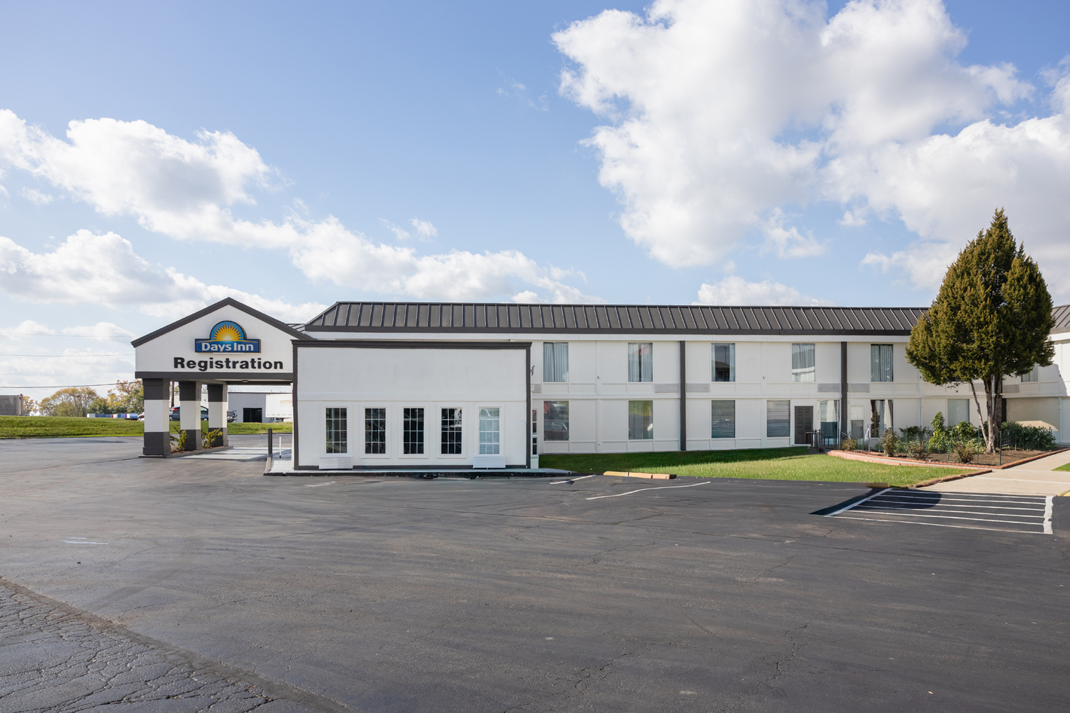 Hotel Exterior Days Inn Sharonville