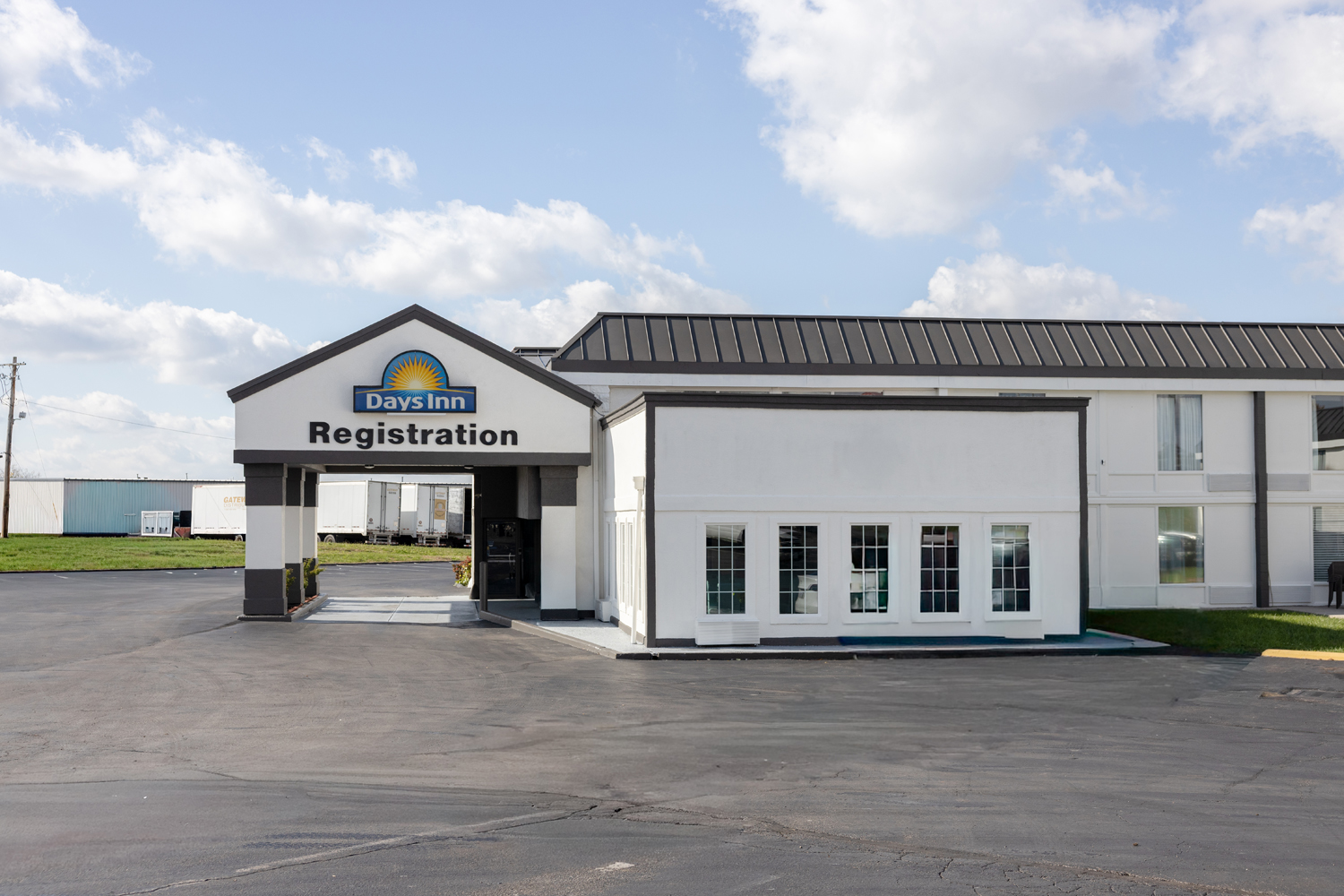 Hotel Exterior Days Inn Sharonville
