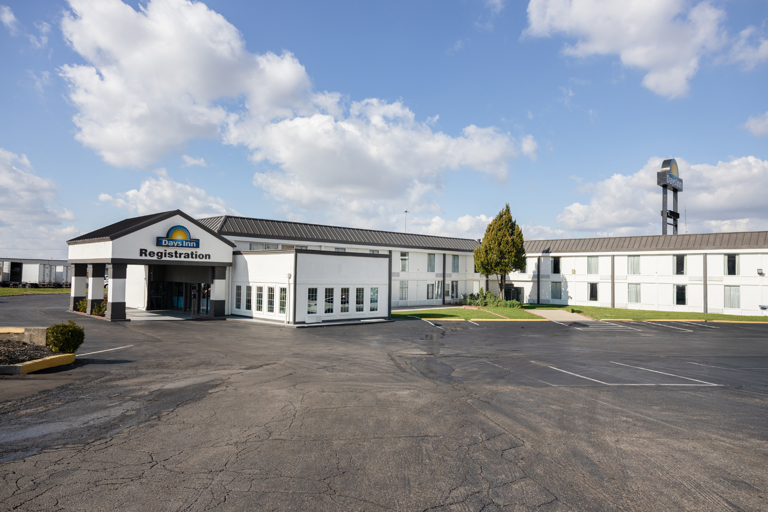 Hotel Exterior Days Inn Sharonville